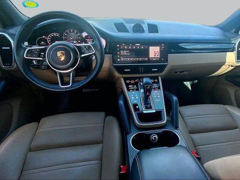 Used 2022 Porsche Cayenne AWD/4WD image 16