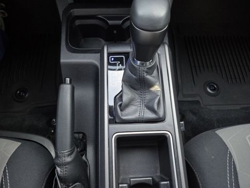 Used 2022 Toyota Tacoma TRD Sport w/ Technology Package image 34