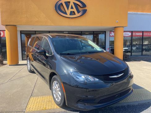 Used 2023 Chrysler Voyager LX image 1