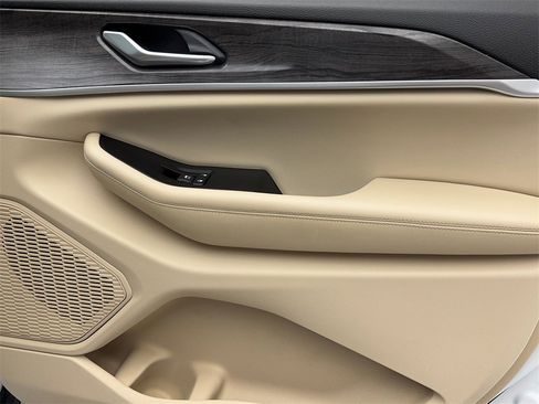 Used 2024 Jeep Grand Cherokee L Limited w/ Black Appearance Package image 47