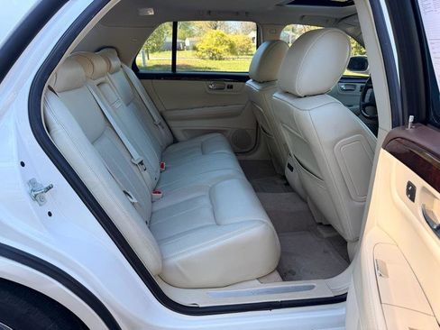 Used 2009 Cadillac DTS Luxury I w/ Sun And Navigation Package image 18