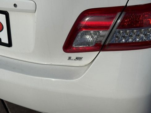 Used 2010 Toyota Camry XLE image 6
