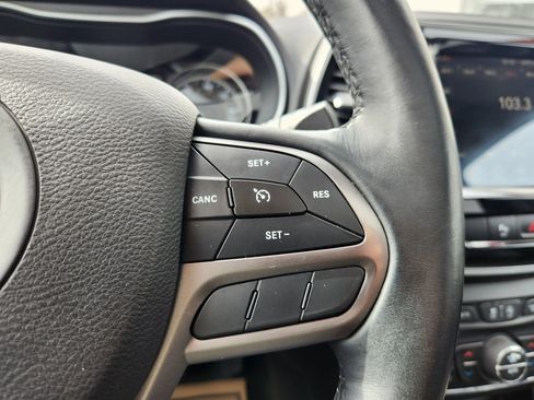 Used 2019 Jeep Cherokee Limited AWD/4WD image 32