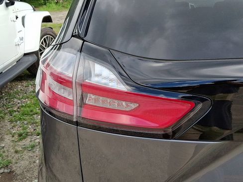 Used 2023 Ford Edge SE w/ Black Appearance Package AWD/4WD image 9