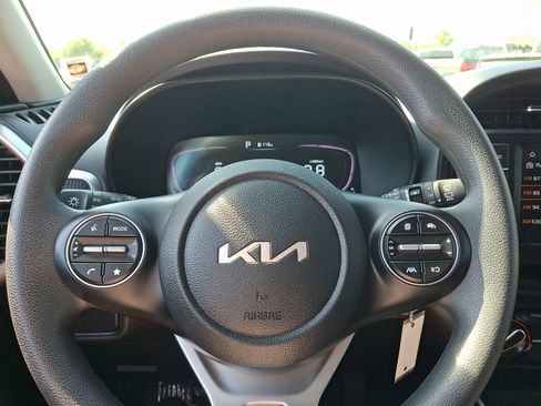 Used 2025 Kia Soul LX FWD image 18