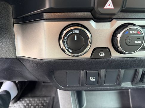 Used 2022 Toyota Tacoma SR AWD/4WD image 24