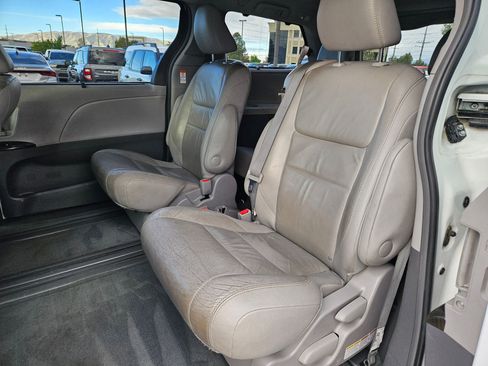 Used 2017 Toyota Sienna XLE w/ XLE Navigation Package FWD image 29