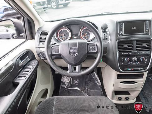Used 2019 Dodge Grand Caravan SE FWD image 2