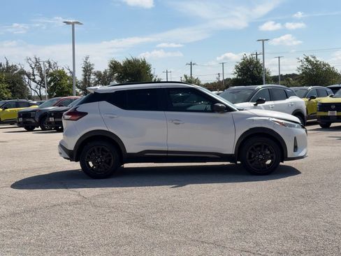 Used 2024 Nissan Kicks SR w/ SR Premium Package FWD image 4