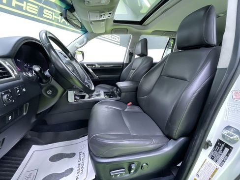 Used 2018 Lexus GX 460 image 17