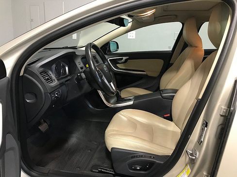 Used 2017 Volvo V60 T5 Platinum FWD image 10