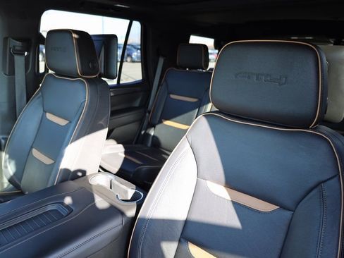 Used 2023 GMC Yukon AT4 image 16