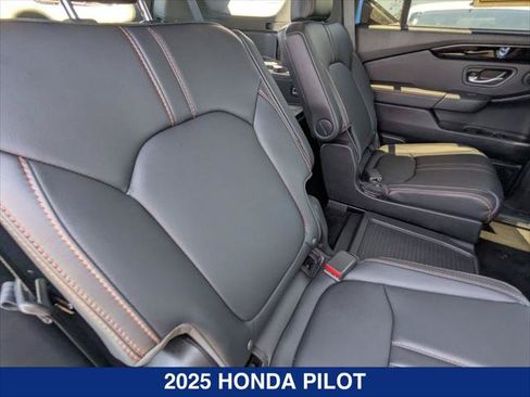 Used 2025 Honda Pilot TrailSport image 22