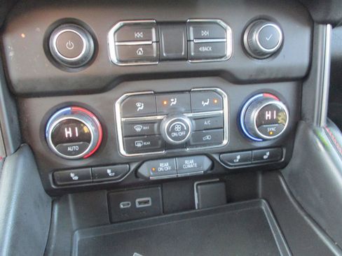 Used 2021 Chevrolet Tahoe RST image 27