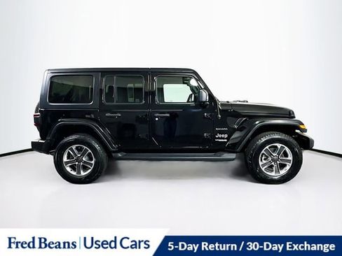 Used 2022 Jeep Wrangler Unlimited Sahara w/ LED Lighting Group AWD/4WD image 9