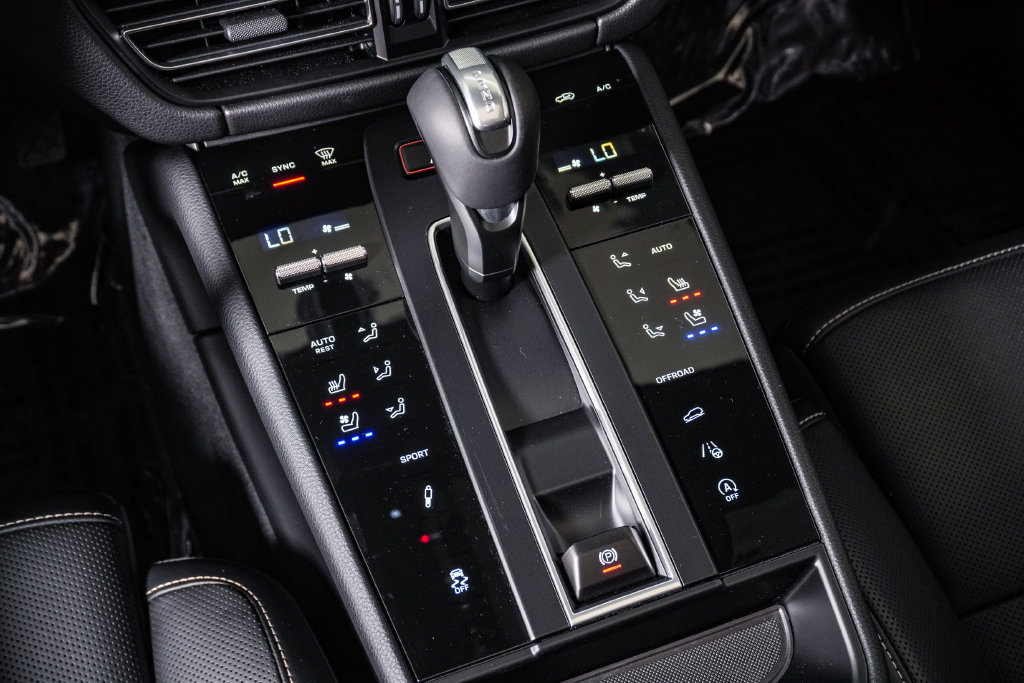 Certified 2026 Porsche Macan S AWD/4WD image 24