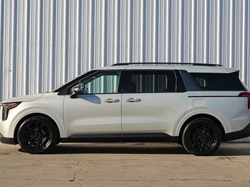 Used 2025 Kia Carnival SX w/ SX Dark Edition Package image 9