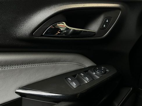 Used 2025 Chevrolet Trax LT image 19