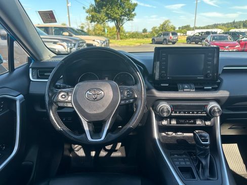 Used 2021 Toyota RAV4 XLE Premium AWD/4WD image 15