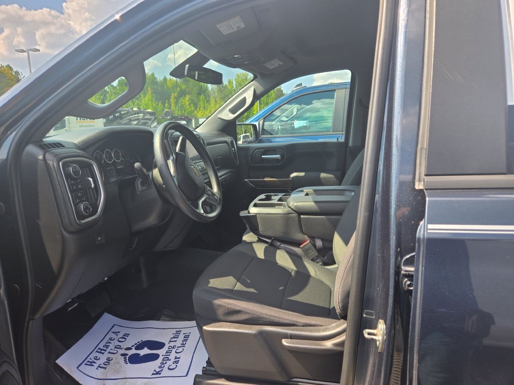 Used 2020 Chevrolet Silverado 1500 LT AWD/4WD image 7