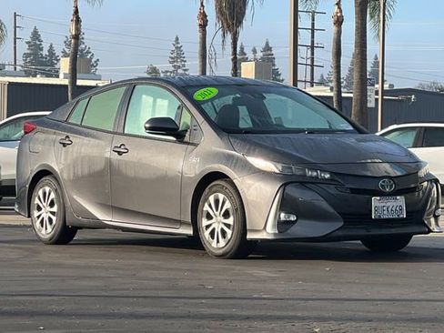 Used 2021 Toyota Prius Prime Limited image 2