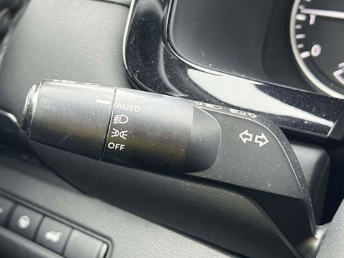 Used 2022 Nissan Pathfinder SV w/ SV Premium Package image 26