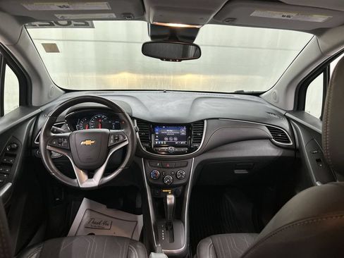 Used 2021 Chevrolet Trax LT w/ LT Convenience Package AWD/4WD image 18