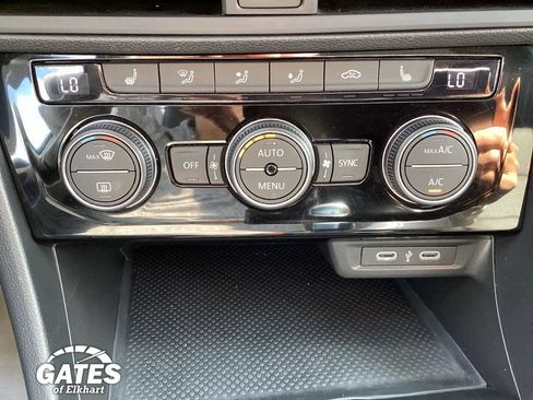 Used 2024 Volkswagen Jetta SE FWD image 16