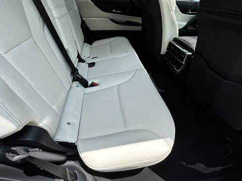 Used 2024 Lexus LX 600 4WD w/ Appearance Package image 18
