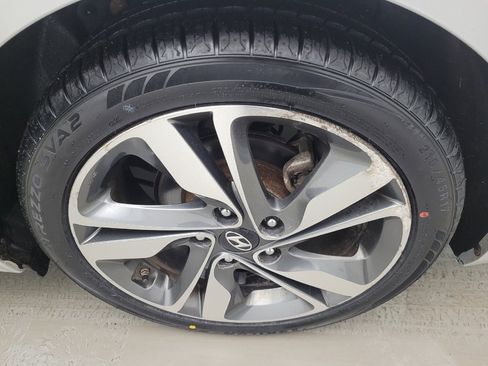 Used 2016 Hyundai Elantra Limited image 31
