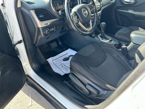 Used 2015 Jeep Cherokee Latitude image 10