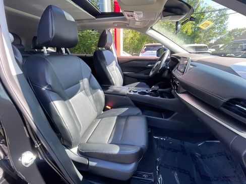 Certified 2023 Nissan Rogue SV w/ SV Premium B Package AWD/4WD image 20