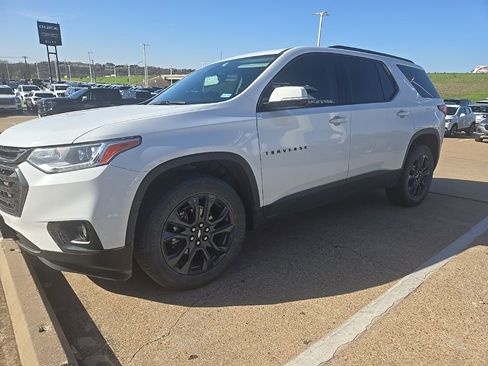 Used 2021 Chevrolet Traverse RS image 2