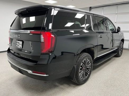 Used 2025 GMC Yukon XL Elevation w/ Elevation Premium Package AWD/4WD image 10
