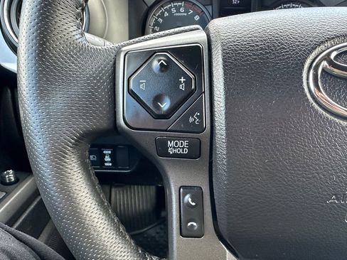 Used 2021 Toyota Tacoma TRD Off-Road w/ TRD Premium Off Road Package AWD/4WD image 20