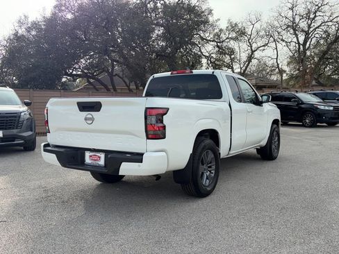 Used 2025 Nissan Frontier SV image 5