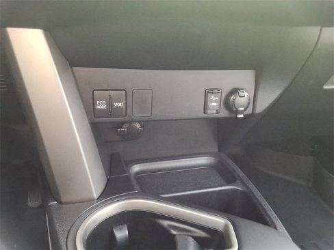 Used 2016 Toyota RAV4 LE image 32