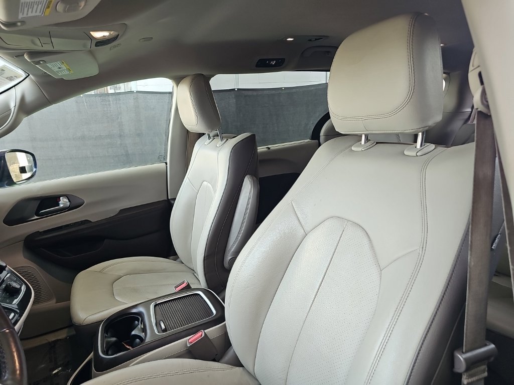 Used 2018 Chrysler Pacifica Touring-L Plus w/ Advanced Safetytec Group FWD image 39