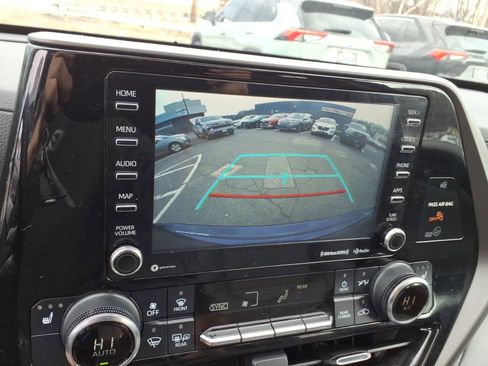 Used 2022 Toyota Highlander XLE image 20