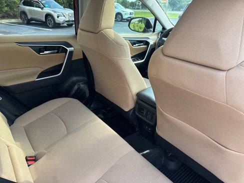Used 2021 Toyota RAV4 XLE image 21