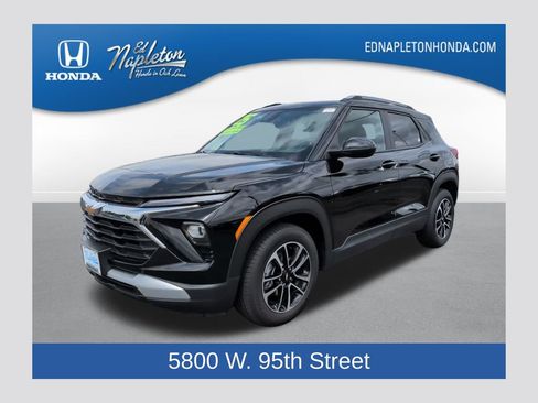 Used 2025 Chevrolet TrailBlazer LT FWD image 1