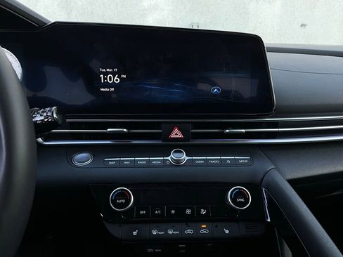 Used 2025 Hyundai Elantra Limited image 28