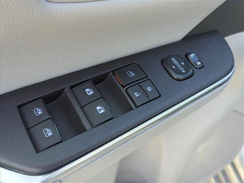 Used 2016 Toyota Camry LE image 8