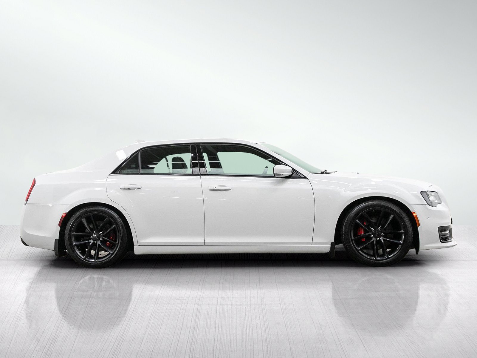 Used 2023 Chrysler 300 C RWD image 6
