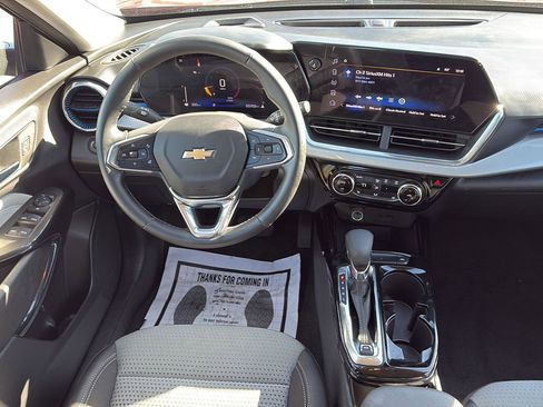 Certified 2025 Chevrolet Trax LT w/ LT Convenience Package image 16