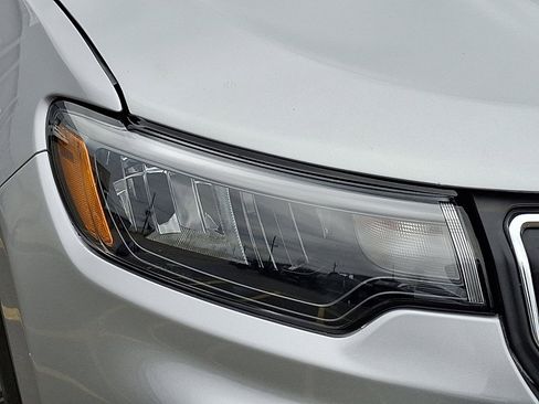 Used 2022 Jeep Compass Latitude image 10