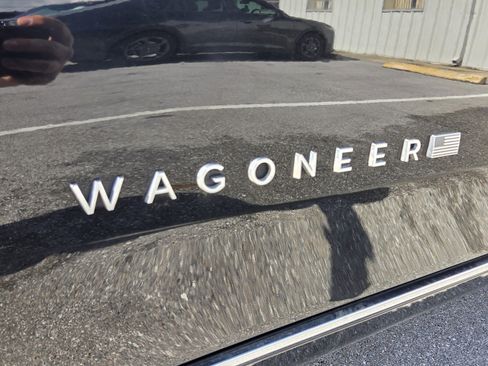 Used 2024 Jeep Wagoneer L Series III w/ Premium Group I AWD/4WD image 19