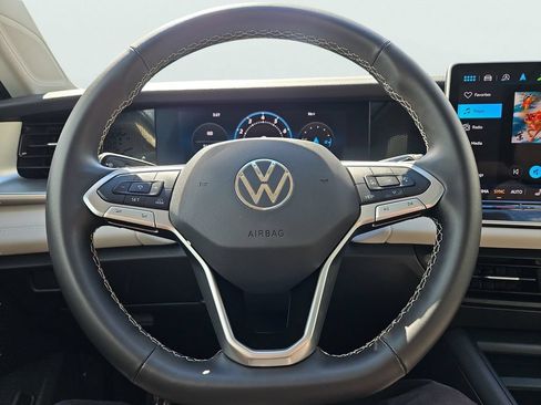 Used 2025 Volkswagen Tiguan SE w/ Panoramic Sunroof Package AWD/4WD image 29
