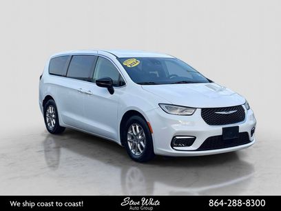 Used 2024 Chrysler Pacifica Touring-L