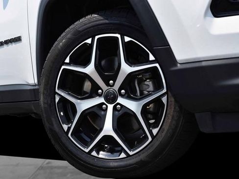 Used 2025 Jeep Compass Limited AWD/4WD image 3